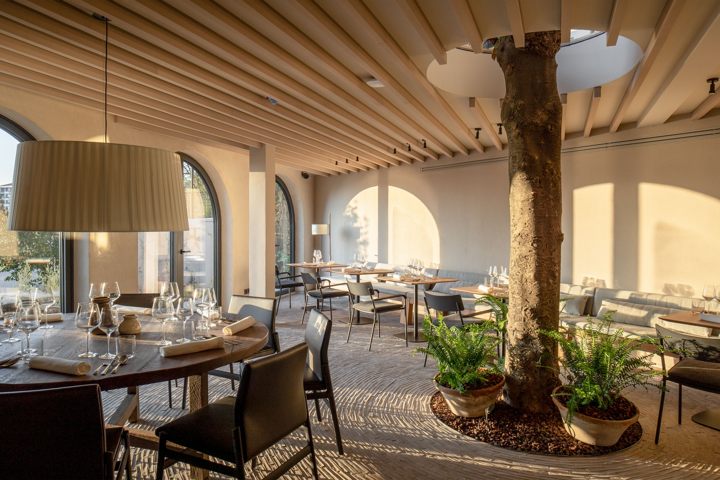 Ur Bare: The Basque Coast in a Whisper — Amidst Flame Cooking, Design, and the Horizon