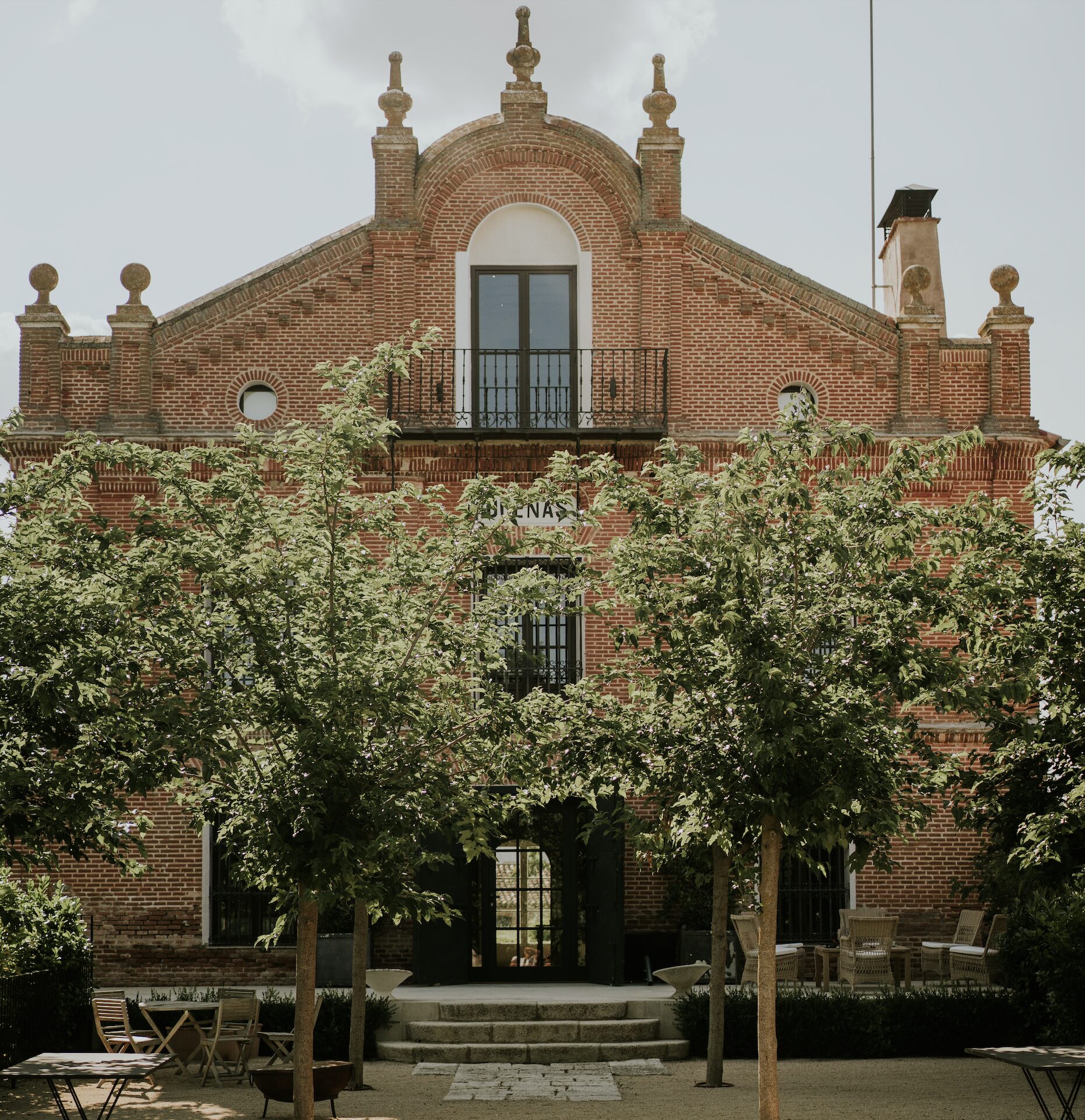 Las Casas: The Wine Hospitality of the Entrecanales Domecq Family