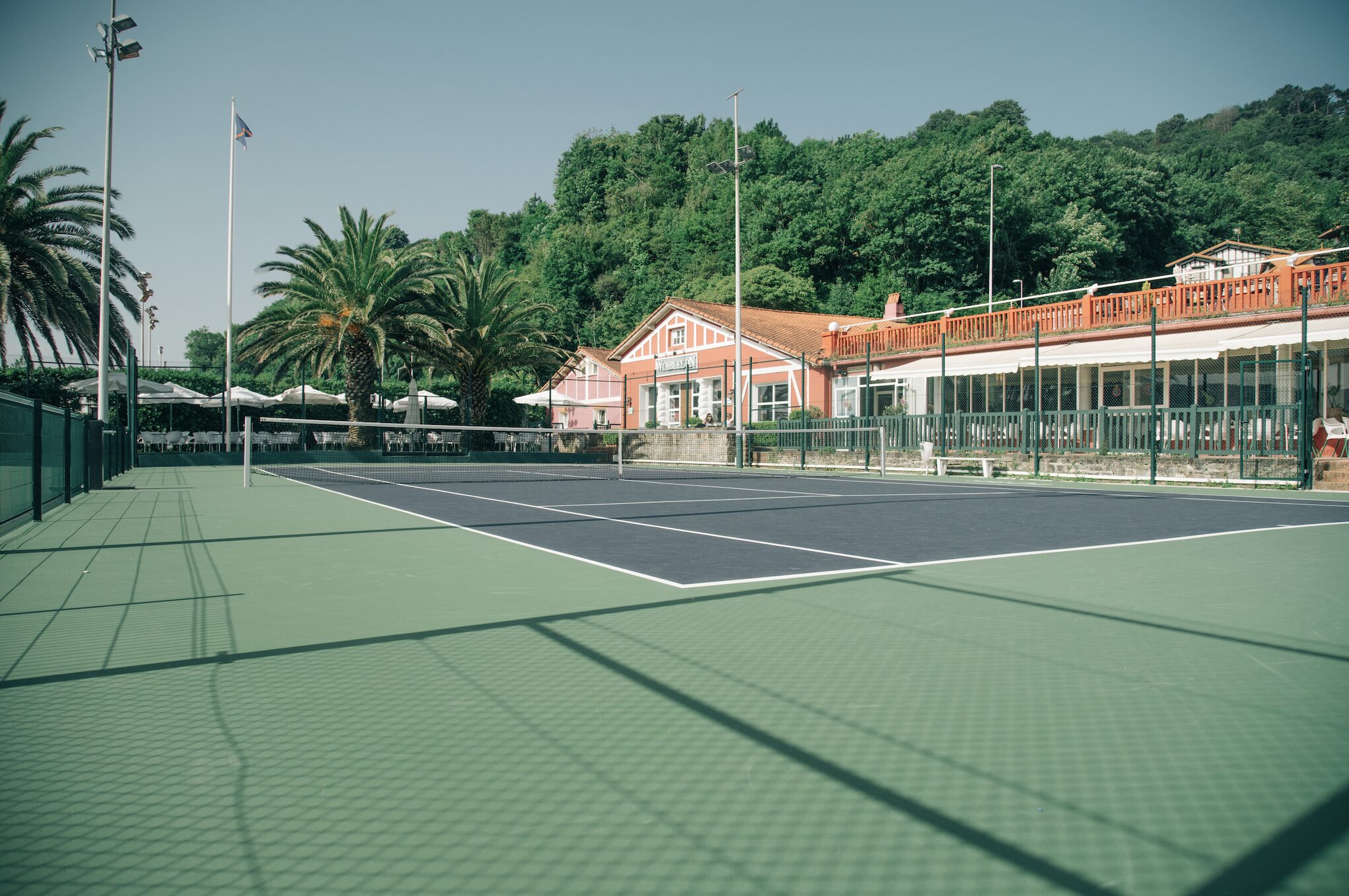 Real Club de Tenis de San Sebastián: deporte y bienestar en diálogo con el mar